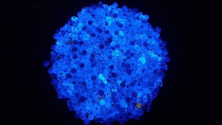 Do Diamonds Glow Under Black Light Diamond101