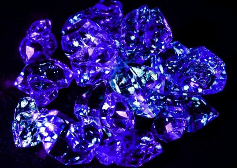 Why Do Diamonds Turn Blue In Blacklight? Diamond101
